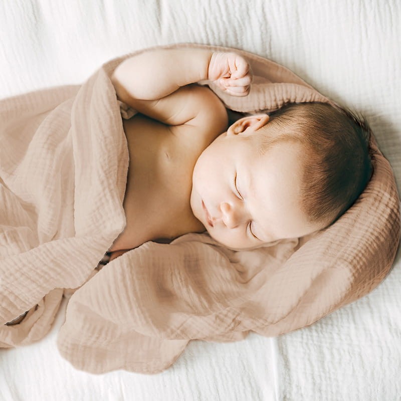 babyono-zestaw-akcesoria-3-szt-348-07-pieluszki-muslinowe-lifestyle.jpg