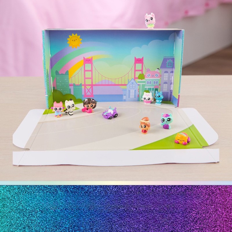 pol_pl_Koci-Domek-Gabi-Film-Duzy-Zestaw-12-mini-figurek-3-podstawki-Movie-Gabbys-Dollhouse-39262_5_800.jpg