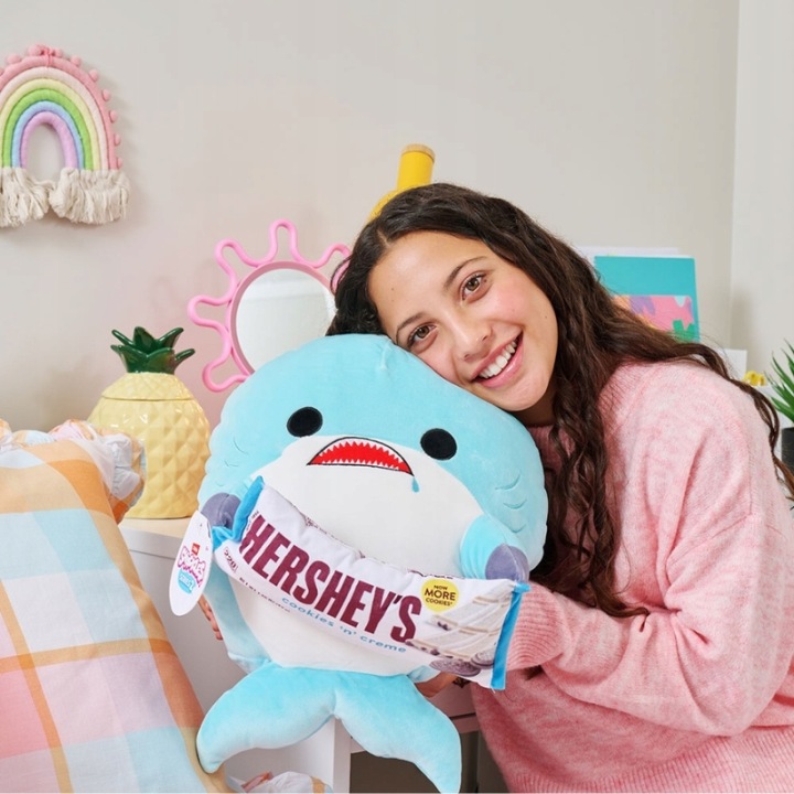 MASKOTKA-SNACKLES-CORE-PLUSH-S2-PLUSZAK-PLUSZOWA-ZABAWKA-35-CM-HERSHEY-S-Rodzaj-gadzetu-ksiazkowy-komiksowy.jpeg