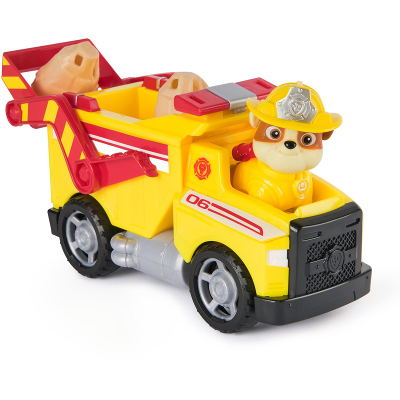 Figurka Rubble'a v hasičském voze