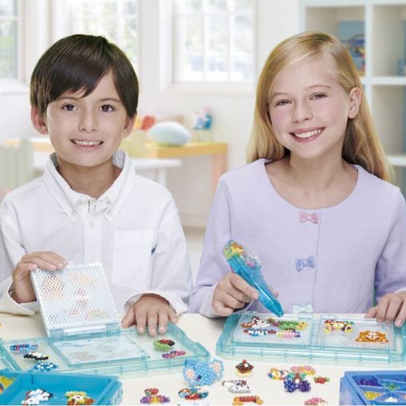 Aquabeads Pastelový Svět Pohádek – kreativní sada s vodními korálky a šablonami